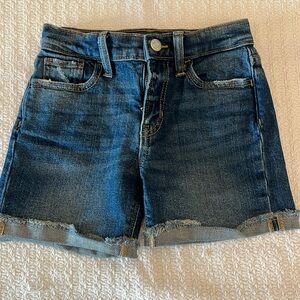 Old Navy girl’s dark blue denim, size 8 high rise slouchy straight shorts.